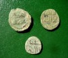 LOTE DE TRES MONEDAS HISPANO ÁRABES 