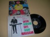 LOT DE DEUX 45 TOURS SIXTIES GUITAR HAWAIAN BOYS - HARRY HOUGASSIAN -  