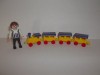 Playmobil Puppenhaus Nostalgie Kind / Junge mit Eisenbahn